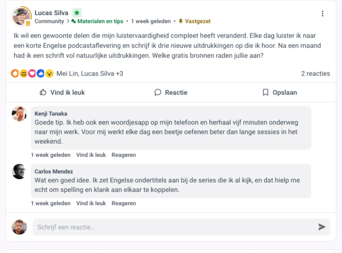Communitybericht in MemberArea met emojireacties, het aantal reacties en twee antwoorden van leden eronder